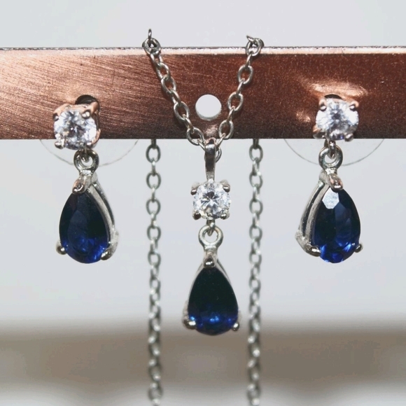 Jewelry - Tear Drop Jewelry Set